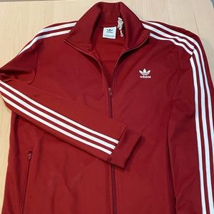 Adidas tracksuit like new! XL, super awesome. Be fly and enjoy yourself today.
